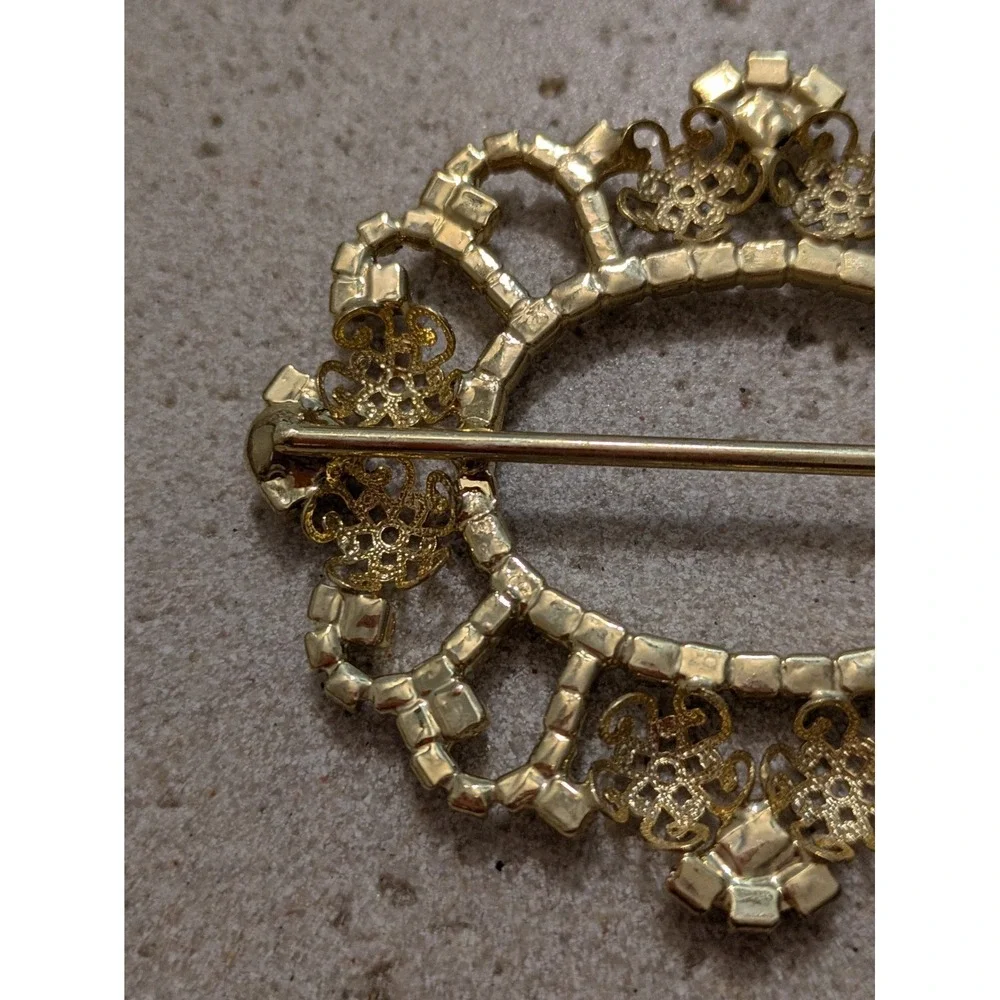 Vintage Ornate Rhinestone Scarf Clip In Gold Tone Queens Crown Shape Romantic